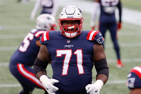 Will Patriots stick with Mike Onwenu at right tackle?